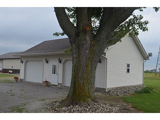 Property photo 5 - REAL ESTATE AUCTION - Ranch Home on 5.82 Acres in Allen County